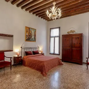 Flat With Canal View Near San Marco Appartamento