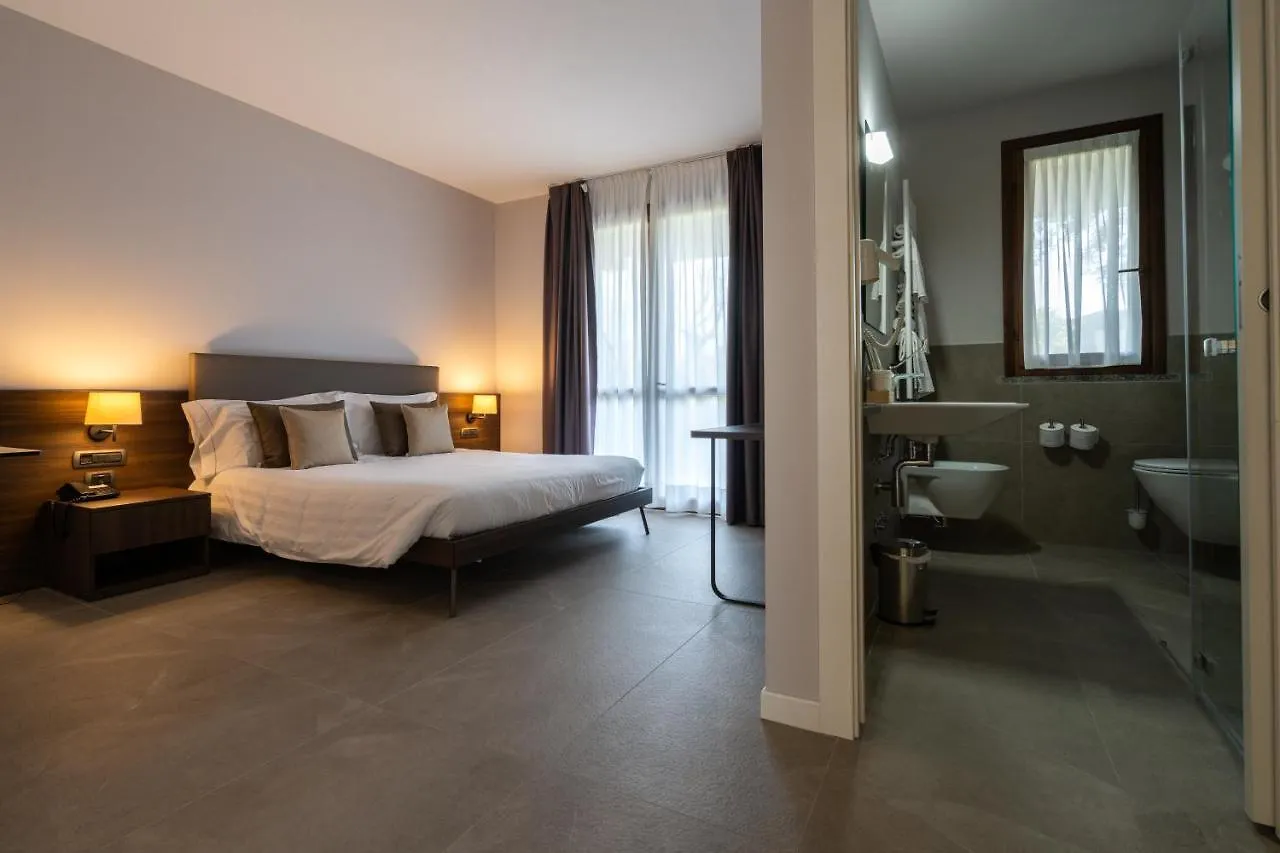 Hotel Ulivi Paratico 4*,  Italy